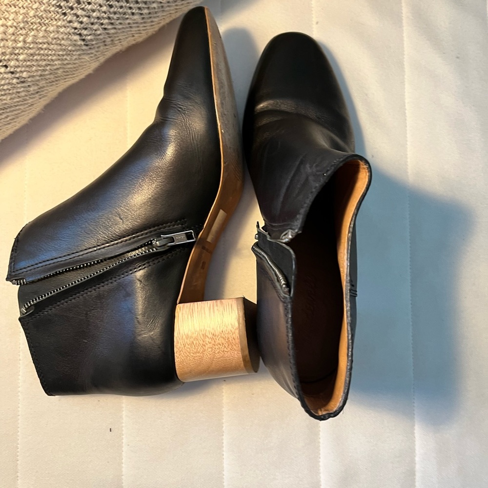 Madewell Black Leather Bootie size 10
